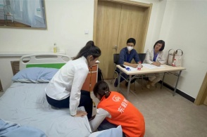 北漂家政女工的自我救贖之路:寫作、畫畫,56歲要為自己活一回|從她說起